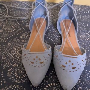 Blue wrap around shoes. Small marl on toe.